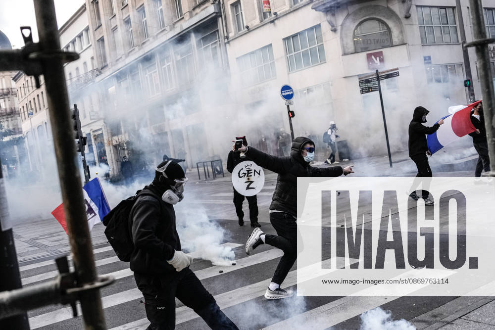 French police intervene in Nancy protests against rising living costs NANCY, FRANCE - OCTOBER 17: French riot police officers deploy tear gas to disperse demonstrators clashing with law enforcement during a nationwide protest over rising living costs, fuel prices, and education funding in Nancy, France on Saturday, October 17, 2026. Clashes broke out after groups of youth set up street barricades around secondary schools and central thoroughfares, prompting police units to intervene with crowd-control canisters to reopen urban transit corridors. Muhammed Said Tako Anadolu Nancy France. Editorial use only. Please get in touch for any other usage.