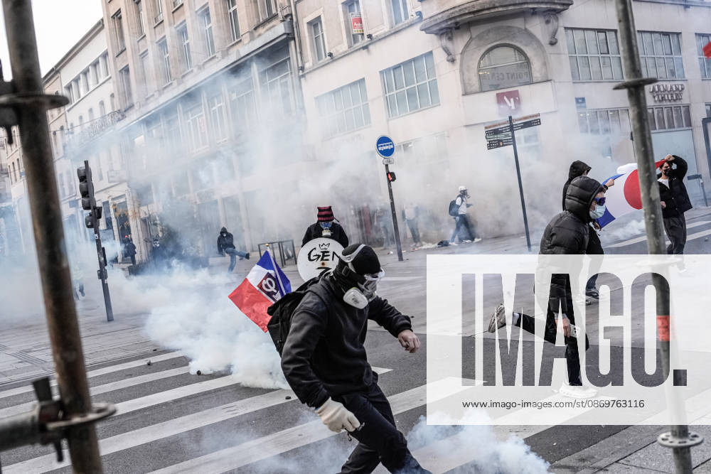 French police intervene in Nancy protests against rising living costs NANCY, FRANCE - OCTOBER 17: French riot police officers deploy tear gas to disperse demonstrators clashing with law enforcement during a nationwide protest over rising living costs, fuel prices, and education funding in Nancy, France on Saturday, October 17, 2026. Clashes broke out after groups of youth set up street barricades around secondary schools and central thoroughfares, prompting police units to intervene with crowd-control canisters to reopen urban transit corridors. Muhammed Said Tako Anadolu Nancy France. Editorial use only. Please get in touch for any other usage.