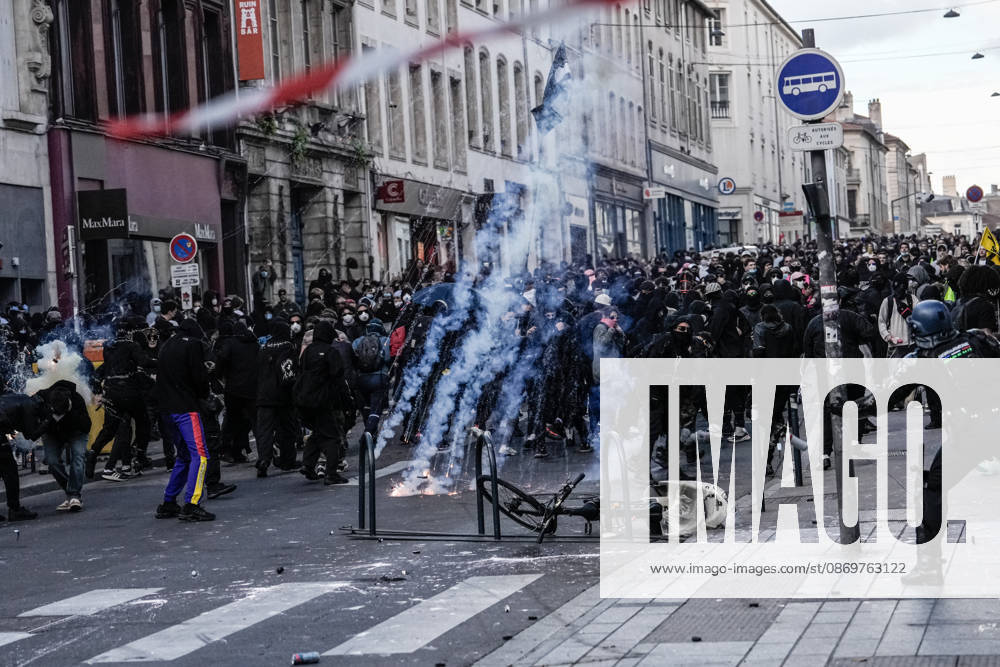 French police intervene in Nancy protests against rising living costs NANCY, FRANCE - OCTOBER 17: French riot police officers deploy tear gas to disperse demonstrators clashing with law enforcement during a nationwide protest over rising living costs, fuel prices, and education funding in Nancy, France on Saturday, October 17, 2026. Clashes broke out after groups of youth set up street barricades around secondary schools and central thoroughfares, prompting police units to intervene with crowd-control canisters to reopen urban transit corridors. Muhammed Said Tako Anadolu Nancy France. Editorial use only. Please get in touch for any other usage.