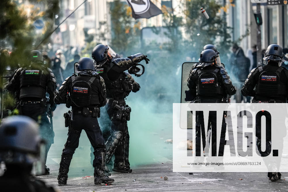 French police intervene in Nancy protests against rising living costs NANCY, FRANCE - OCTOBER 17: French riot police officers deploy tear gas to disperse demonstrators clashing with law enforcement during a nationwide protest over rising living costs, fuel prices, and education funding in Nancy, France on Saturday, October 17, 2026. Clashes broke out after groups of youth set up street barricades around secondary schools and central thoroughfares, prompting police units to intervene with crowd-control canisters to reopen urban transit corridors. Muhammed Said Tako Anadolu Nancy France. Editorial use only. Please get in touch for any other usage.