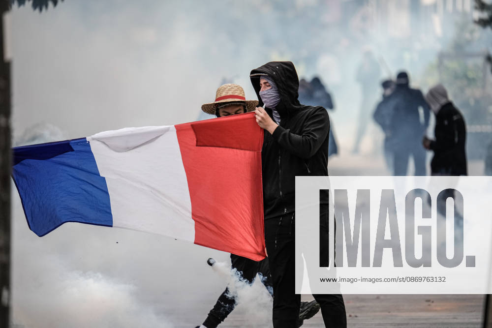 French police intervene in Nancy protests against rising living costs NANCY, FRANCE - OCTOBER 17: French riot police officers deploy tear gas to disperse demonstrators clashing with law enforcement during a nationwide protest over rising living costs, fuel prices, and education funding in Nancy, France on Saturday, October 17, 2026. Clashes broke out after groups of youth set up street barricades around secondary schools and central thoroughfares, prompting police units to intervene with crowd-control canisters to reopen urban transit corridors. Muhammed Said Tako Anadolu Nancy France. Editorial use only. Please get in touch for any other usage.