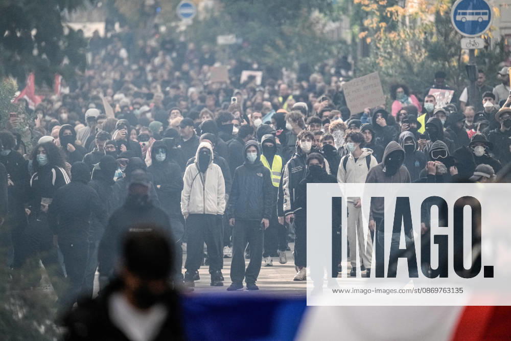 French police intervene in Nancy protests against rising living costs NANCY, FRANCE - OCTOBER 17: French riot police officers deploy tear gas to disperse demonstrators clashing with law enforcement during a nationwide protest over rising living costs, fuel prices, and education funding in Nancy, France on Saturday, October 17, 2026. Clashes broke out after groups of youth set up street barricades around secondary schools and central thoroughfares, prompting police units to intervene with crowd-control canisters to reopen urban transit corridors. Muhammed Said Tako Anadolu Nancy France. Editorial use only. Please get in touch for any other usage.