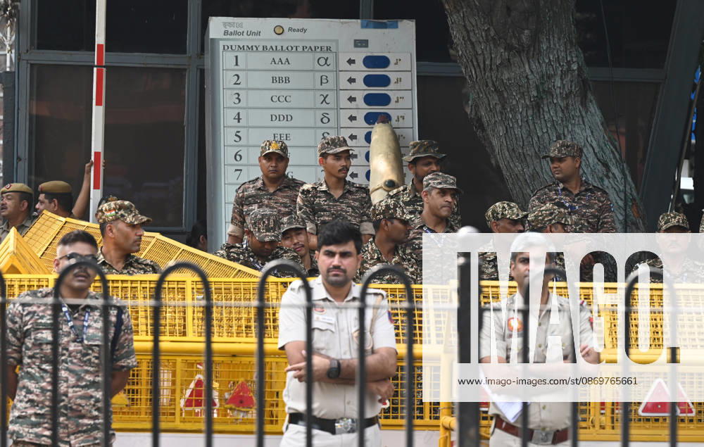 Paramilitary Forces and Delhi Police deployed outside the election commission of India HQ, on October 17, 2026 in New Delhi, India. (Photo by Sonu Mehta Hindustan Times ) CJP Supporters Protest Demanding CEC Gyanesh Kumar s Resignation Over Voter List Changes