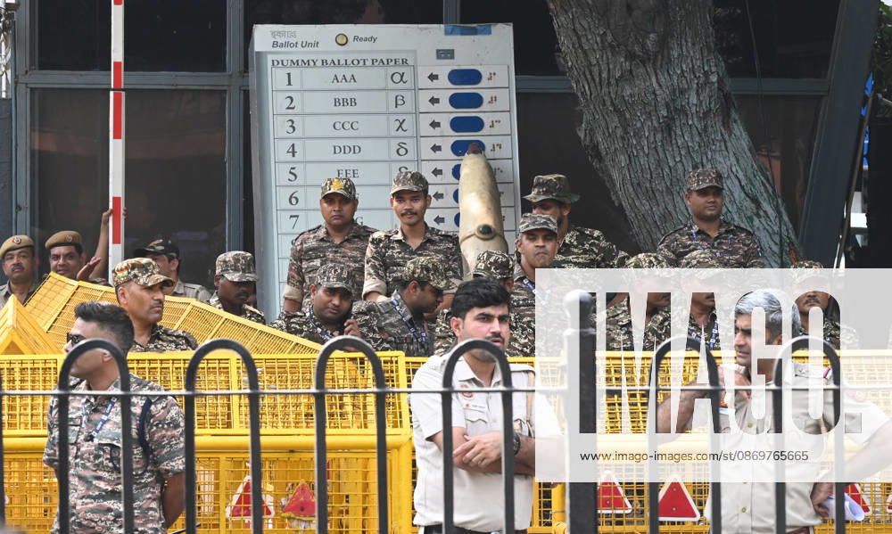 Paramilitary Forces and Delhi Police deployed outside the election commission of India HQ, on October 17, 2026 in New Delhi, India. (Photo by Sonu Mehta Hindustan Times ) CJP Supporters Protest Demanding CEC Gyanesh Kumar s Resignation Over Voter List Changes