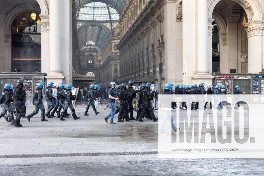 IPA89816739 - Milan, October 17, 2026: Italia in Piazza demonstration; violent clashes between police and the student movement