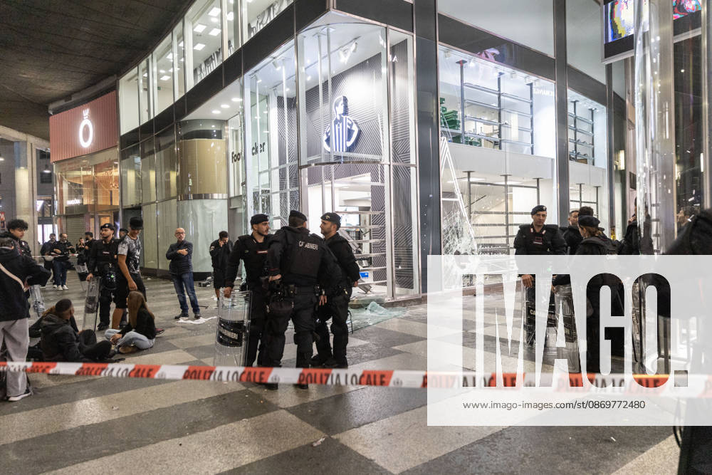 IPA89820307 - Milan, October 17, 2026, Corso Vittorio Emanuele: Photos of the damage following clashes at the protest against the high cost of living: The Foot Locker store was looted and its window shattered