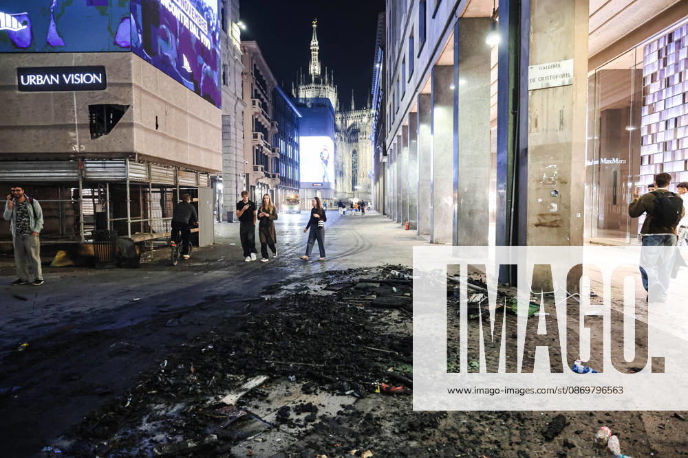 IPA89830540 - Milan: Damage caused by clashes between protesters and police during the Italia in Piazza demonstration against the high cost of living in the city center. Pictured: Damage on Corso Vittorio Emanuele II