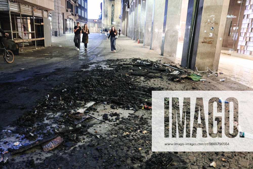 IPA89830541 - Milan: Damage caused by clashes between protesters and police during the Italia in Piazza demonstration against the high cost of living in the city center. Pictured: Damage on Corso Vittorio Emanuele II