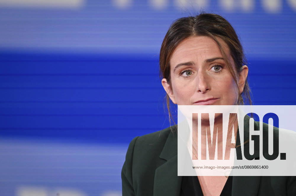 Marine Tondelier on Franc Jeu - Paris Leader of the Ecologists and French candidate for presidency Marine Tondelier poses for pictures for Franc Jeu on France 2 channel in Paris, France on October 18, 2026. Photo by Stephane Le Tellec ABACAPRESS.COM Paris France