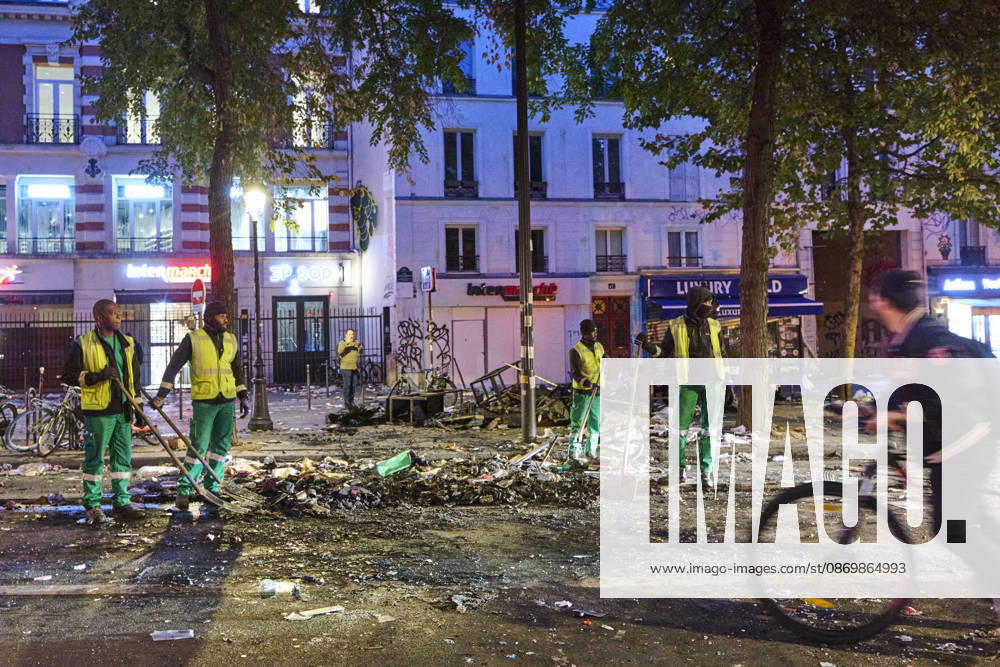 Clearing up debris in Paris following riots PARIS 18-10-2026. The day after in Paris, where the cleanup has begun. Chaos has gripped the city, marked by arson, looting, and riots. Protests are set for October 17, with high school students, university students, farmers, Yellow Vests, and some labor unions calling for a demonstration against the high cost of living, rising fuel prices, and poor conditions within the education system.. NICO GARSTMAN CONTENT CURATION PARIS FRANCE