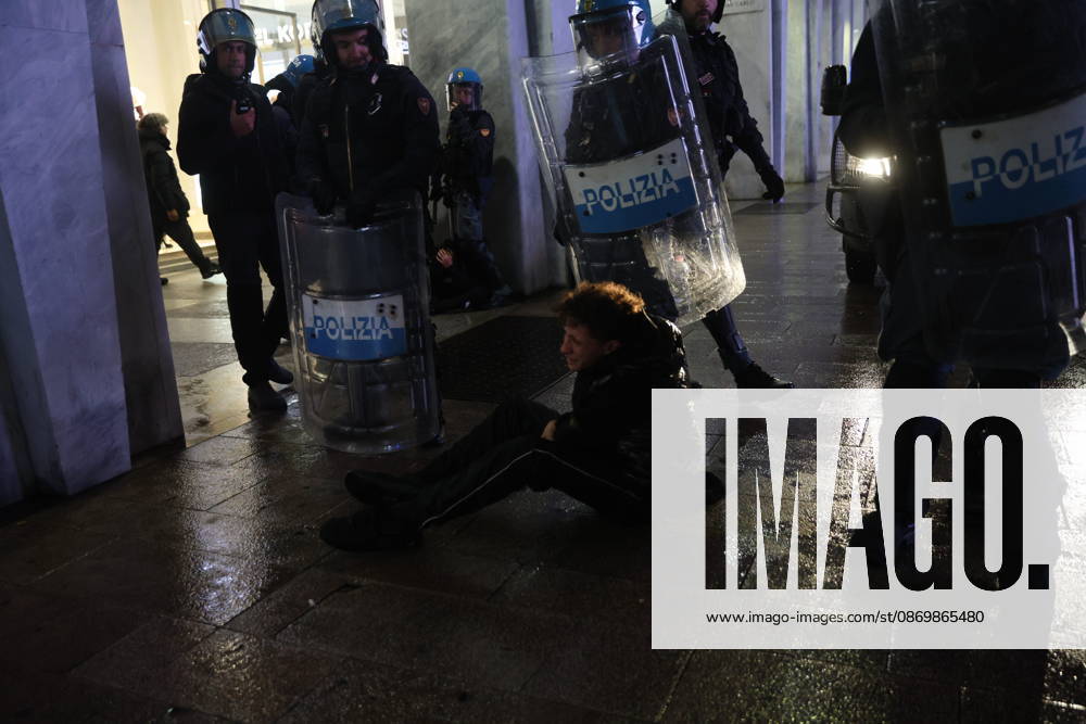 IPA89870071 - Milan: More clashes and looting by hooded youths in the city center the day after the demonstration on Saturday, the 17th; many hooded individuals were detained and taken to police headquarters