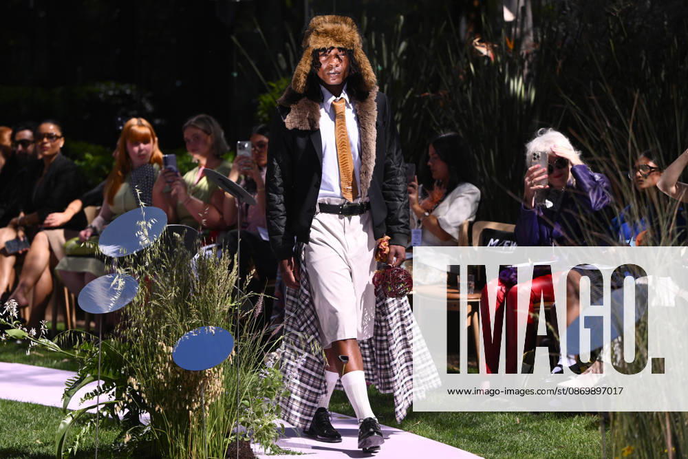 MELBOURNE FASHION WEEK PREVIEW, A model walks the runway during a 2026 Melbourne Fashion Week Runway Preview, at Sky Park, Melbourne, Monday, October 19, 2026. The preview features a selection of the upcoming collections that will appear on M FW runways including designers OUT OF HAND x Lisa Waup, Ebony Noire, Van Ermel Scherer, Perple, Gotham, Wilson Jedd Adams, Asiyam, Atoir, NGALI, Kuwaii, HoMie, Collective Closets x Mariam Farah, TOJHÃÄ, Amy Cottrell, BAAQIY and Sean Rentero. ( NO ARCHIVING MELBOURNE VICTORIA Australia