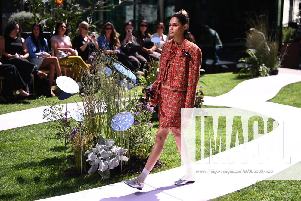 MELBOURNE FASHION WEEK PREVIEW, A model walks the runway during a 2026 Melbourne Fashion Week Runway Preview, at Sky Park, Melbourne, Monday, October 19, 2026. The preview features a selection of the upcoming collections that will appear on M FW runways including designers OUT OF HAND x Lisa Waup, Ebony Noire, Van Ermel Scherer, Perple, Gotham, Wilson Jedd Adams, Asiyam, Atoir, NGALI, Kuwaii, HoMie, Collective Closets x Mariam Farah, TOJHÃÄ, Amy Cottrell, BAAQIY and Sean Rentero. ( NO ARCHIVING MELBOURNE VICTORIA Australia