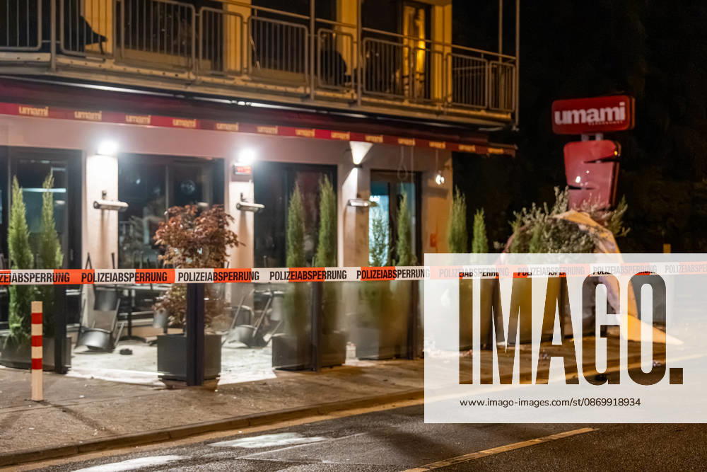 Sprengstoffexplosion in Gastronomiebetrieb Eingangstür zerstört In der Nacht von Sonntag auf Montag, 19.10.2026, kam es gegen 03:30 Uhr in der Hattersheimer Straße in Hofheim am Taunus nach dem Anschein zu einer Sprengstoffexplosion. Die Tür des Eingangsbereichs eines Gebäudes wurde dabei zerstört. Die Polizei war vor Ort und sperrte die Straße weiträumig ab. Bereits am 03.10.2026 war in derselben Straße vor einem Gastronomiebetrieb eine Brandvorrichtung abgelegt worden, wodurch eine Fußmatte in Brand geriet und Rußanhaftungen am Gebäude entstanden. Nach unbestätigten Informationen war die Feuerwehr in Bereitstellung, das Gebäude durfte zunächst nicht betreten werden, bis eine nicht näher definierte Spezialeinheit eintra