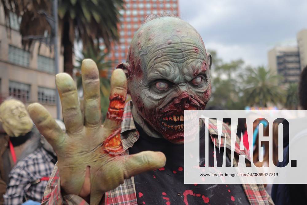 MEXICO Mexico City, MEXICO - OCTOBER 18, 2026: Participants in the 19th annual Zombie Walk Mexico 2026, dressed as the living dead, monsters, and horror characters, gather at the Monument to the Revolution in Mexico City. Mexico City Mexico - ZUMAq101 20261018_zna_q101_248