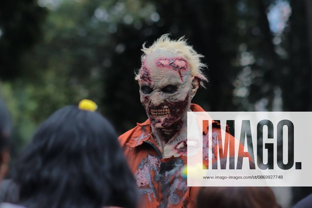 MEXICO Mexico City, MEXICO - OCTOBER 18, 2026: Participants in the 19th annual Zombie Walk Mexico 2026, dressed as the living dead, monsters, and horror characters, gather at the Monument to the Revolution in Mexico City. Mexico City Mexico - ZUMAq101 20261018_zna_q101_255