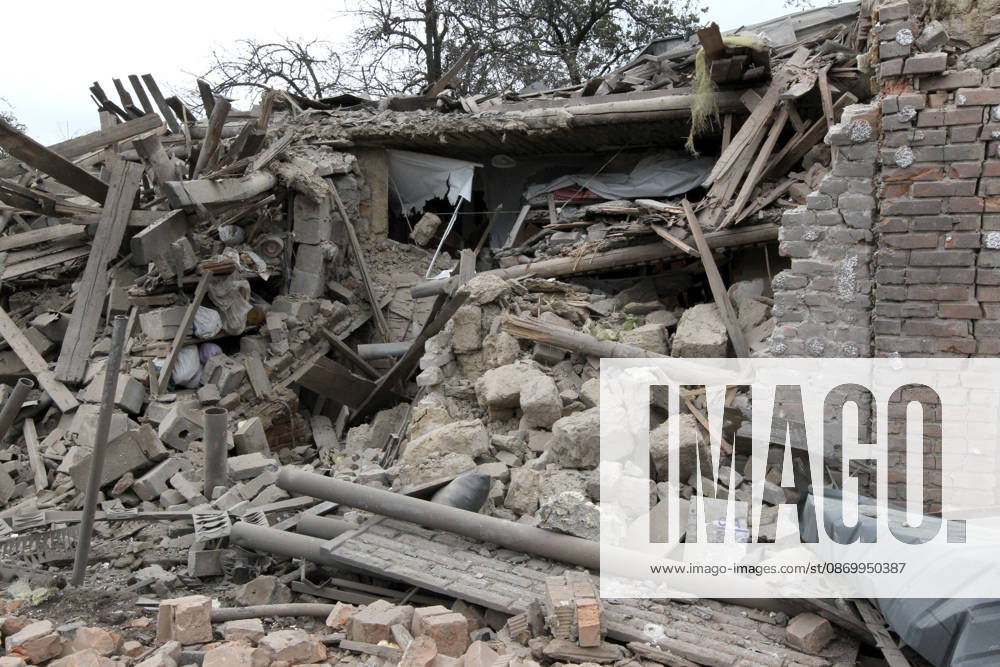 The premises of a house are reduced to rubble by a Russian bombardment in Dnipro, Ukraine, October 19, 2026. On Monday morning, Russian forces launched guided aerial bombs at the eastern city, damaging private homes and infrastructure. An 84-year-old woman was hospitalised in moderate condition. (Photo by Mykola Miakshykov Ukrinform) Russian troops hit Dnipro with guided bombs