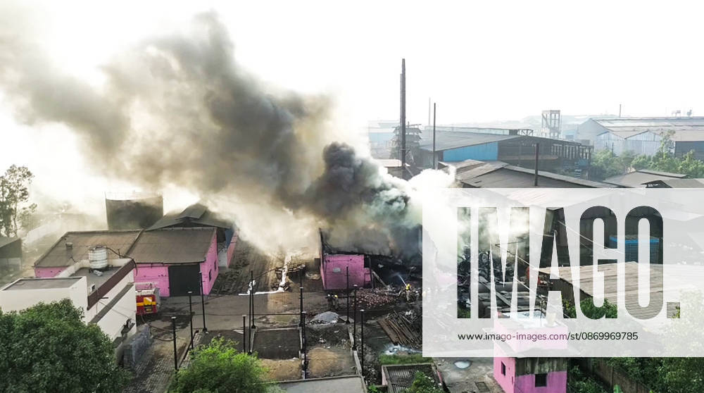 A massive fire broke out at a tar manufacturing factory Raipur, Oct 19 (ANI): Dark smoke billows out from a tar manufacturing factory following a massive fire, in Raipur on Monday. (ANI Video Grab) Raipur Chhattisgarh India