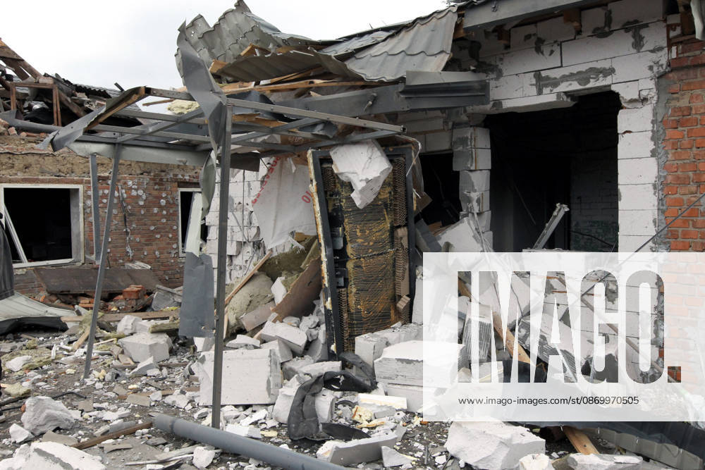 Russian troops hit Dnipro with guided bombs The premises of a house are reduced to rubble by a Russian bombardment in Dnipro, Ukraine, on October 19, 2026. On Monday morning, Russian forces launched guided aerial bombs at the eastern city, damaging private homes and infrastructure. An 84-year-old woman was hospitalised in moderate condition. Dnipro Ukraine