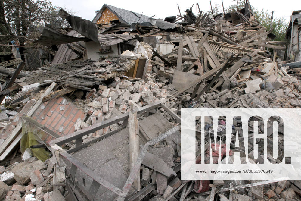 Russian troops hit Dnipro with guided bombs The premises of a house are reduced to rubble by a Russian bombardment in Dnipro, Ukraine, on October 19, 2026. On Monday morning, Russian forces launched guided aerial bombs at the eastern city, damaging private homes and infrastructure. An 84-year-old woman was hospitalised in moderate condition. Dnipro Ukraine