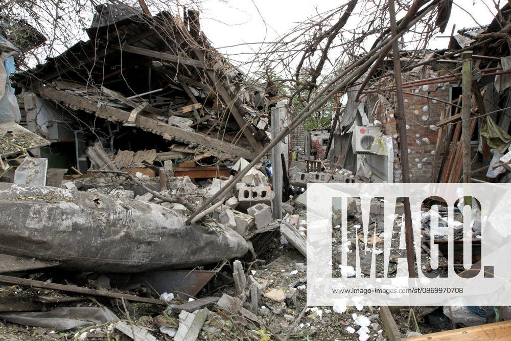 Russian troops hit Dnipro with guided bombs The premises of a house are reduced to rubble by a Russian bombardment in Dnipro, Ukraine, on October 19, 2026. On Monday morning, Russian forces launched guided aerial bombs at the eastern city, damaging private homes and infrastructure. An 84-year-old woman was hospitalised in moderate condition. Dnipro Ukraine