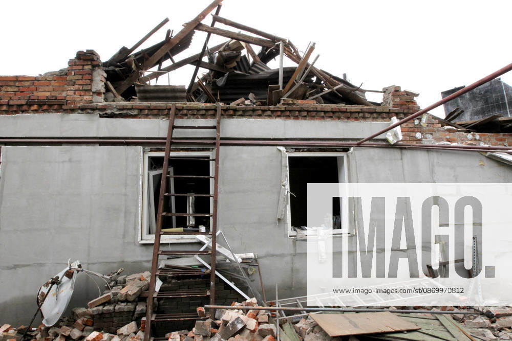 Russian troops hit Dnipro with guided bombs The premises of a house are reduced to rubble by a Russian bombardment in Dnipro, Ukraine, on October 19, 2026. On Monday morning, Russian forces launched guided aerial bombs at the eastern city, damaging private homes and infrastructure. An 84-year-old woman was hospitalised in moderate condition. Dnipro Ukraine