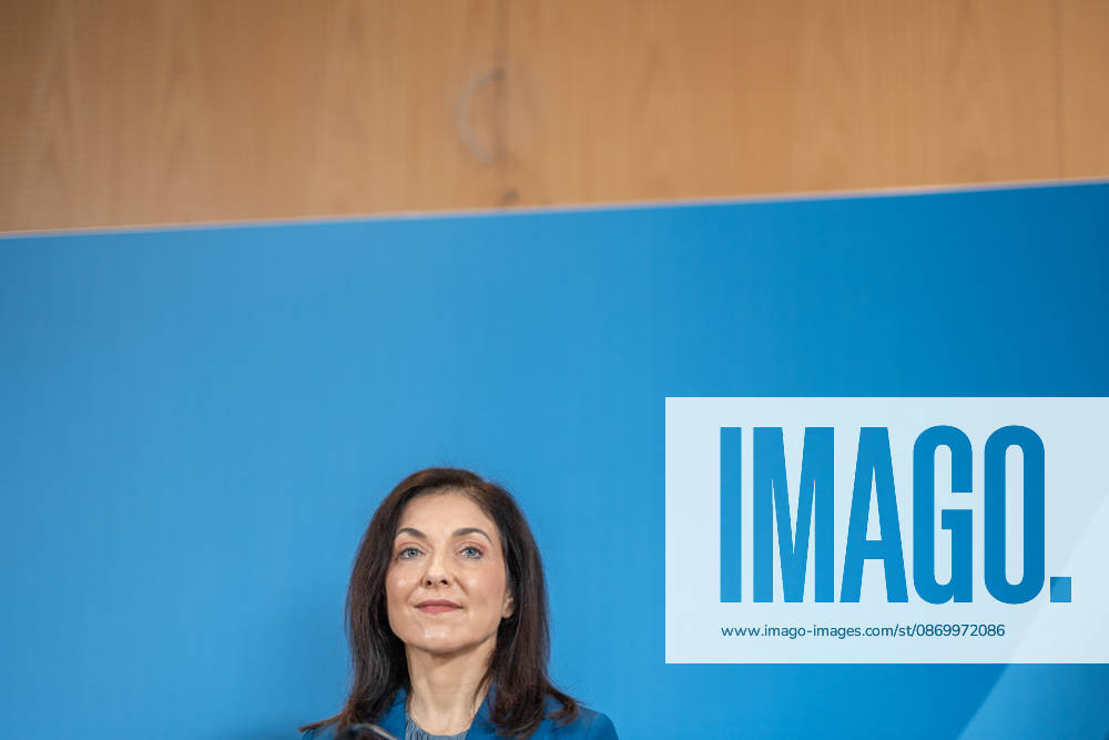 Katherina Reiche, Bundesministerin für Wirtschaft und Energie;Übergabe Standortbericht der Initiative Made for Germany an Bundeswirtschaftsministerin, Berlin Berlin Deutschland BMWI