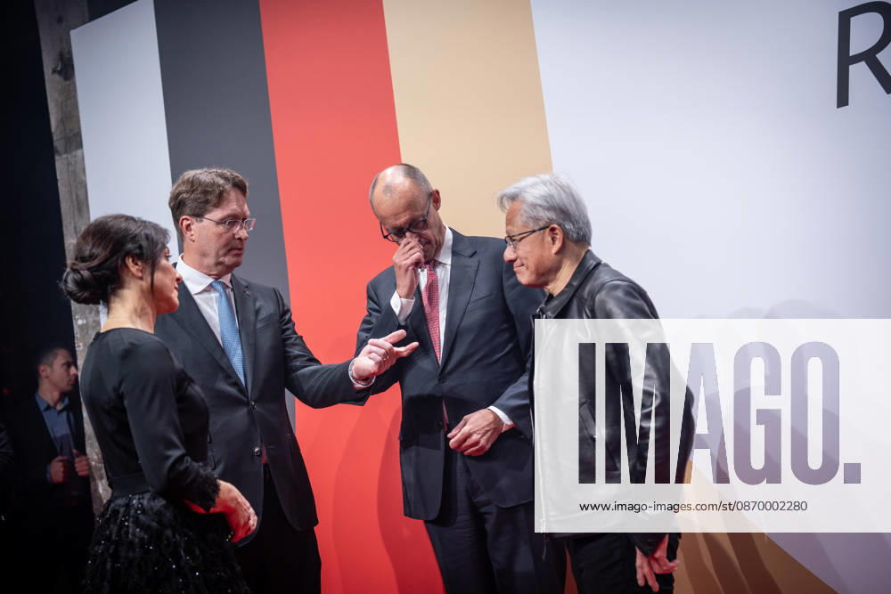 Katherina Reiche, Bundesministerin für Wirtschaft und Energie, Ola Källenius, CEO Mercedes-Benz Group AG, Friedrich Merz, Bundeskanzler, Jensen Huang, CEO Nvidia Corporation (von links) auf dem roten Teppich;Invest in Germany Summit 2026 - Red Carpet for Investments - Event Location Kraftwerk Berlin, Berlin Berlin Deutschland Kraftwerk Event Location