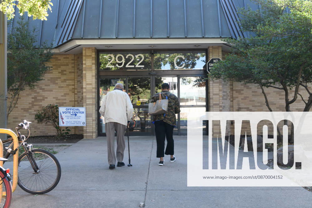 Early voting started in Dallas TX on Monday morning...Martin Luther King Branch Library Dallas USA - ZUMAa183 20261019_znp_a183_003