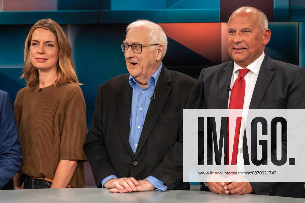 Hart aber Fair aus Köln am 19. Oktober 2026. Von links nach rechts: Die Journalistin Jessy Wellmer, Rainer Brüderle, Präsident des Bundes der Steuerzahler Rheinland-Pfalz, sowie der hessische Innenminister Roman Poseck (CDU). Sie sind viele auch im internationalen Vergleich. Und ihre Privilegien kosten die Bürger eine Menge Geld. Die Gäste von Louis Klamroth diskutierten darüber, ob sich Deutschland noch Beamte leisten kann oder muss. An welcher Stelle ist das Beamtentum noch sinnvoll? Köln Nordrhein-Westfalen Deutschland