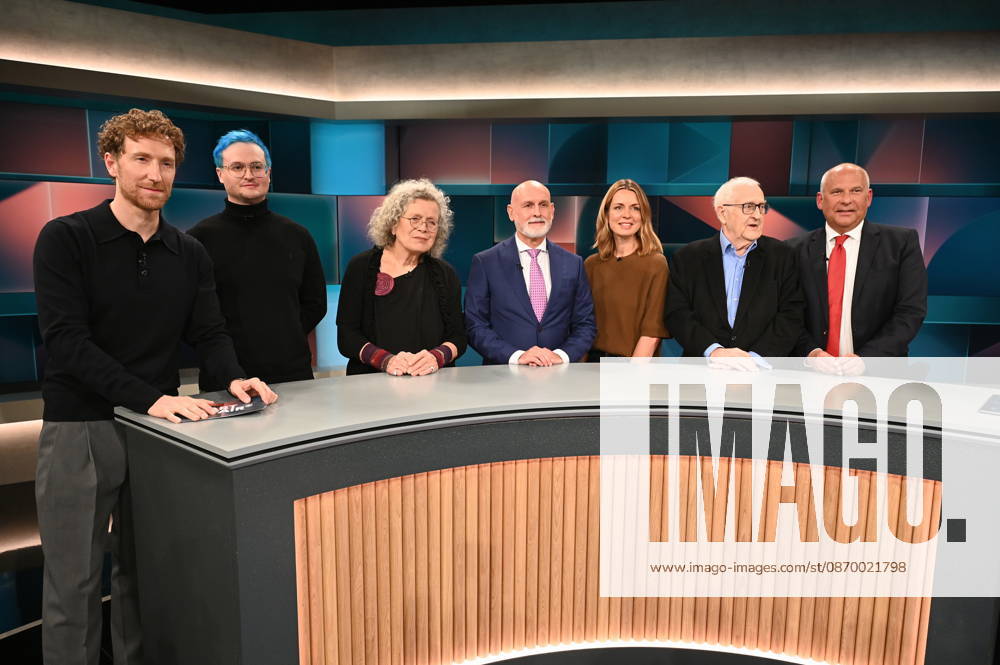 Moderator Louis Klamroth, l-r, Lehrer Nicolas Schmelzer (Herr Schmelzer), Pensionärin Elisabeth van der Wal, Gewerkschafter Volker Geyer. Moderatorin Jessy Wellmer, Politiker Rainer Brüderle und Politiker Roman Poseck zu Gast in der ARD Talkshow Hart aber Fair mit dem Thema Lehrer, Polizisten, Verwaltung: Wozu brauchen wir noch Beamte?