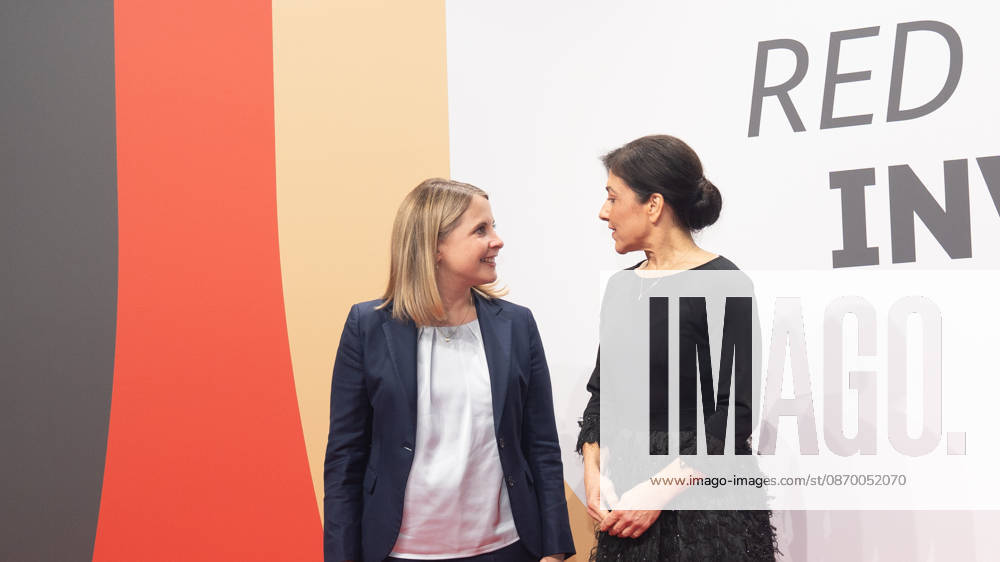 Bundesbauministerin Verena Hubertz (SPD) mit Katherina Reiche, Bundesministerin für Wirtschaft und Energie (CDU) - von links;Invest in Germany Summit 2026 - Red Carpet for Investments - Event Location Kraftwerk Berlin, Berlin Berlin Deutschland Kraftwerk Event Location
