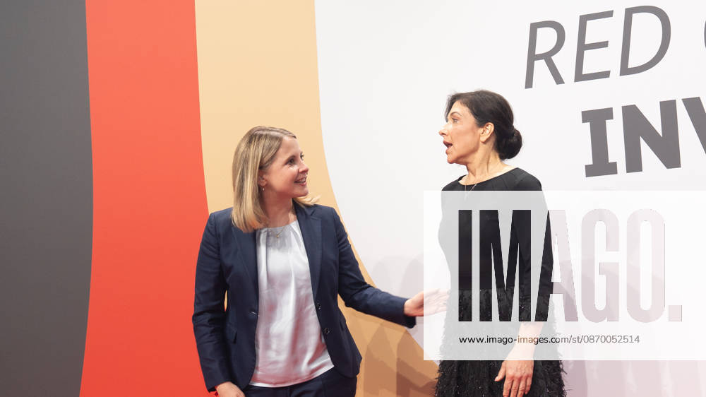 Bundesbauministerin Verena Hubertz (SPD) mit Katherina Reiche, Bundesministerin für Wirtschaft und Energie (CDU) - von links;Invest in Germany Summit 2026 - Red Carpet for Investments - Event Location Kraftwerk Berlin, Berlin Berlin Deutschland Kraftwerk Event Location