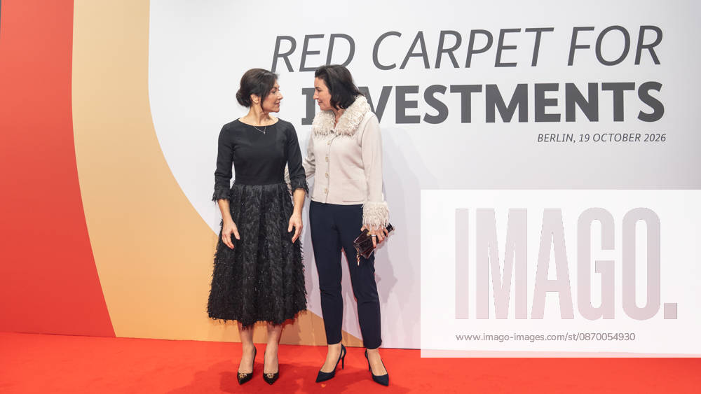 Katherina Reiche, Bundesministerin für Wirtschaft und Energie, und Dorothee Bär, Bundesministerin für Forschung, Technologie und Raumfahrt (von links) auf dem roten Teppich;Invest in Germany Summit 2026 - Red Carpet for Investments - Event Location Kraftwerk Berlin, Berlin Berlin Deutschland Kraftwerk Event Location