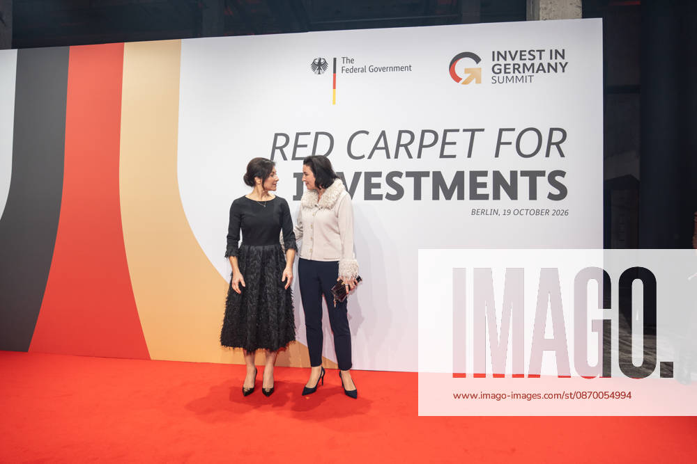 Katherina Reiche, Bundesministerin für Wirtschaft und Energie, und Dorothee Bär, Bundesministerin für Forschung, Technologie und Raumfahrt (von links) auf dem roten Teppich;Invest in Germany Summit 2026 - Red Carpet for Investments - Event Location Kraftwerk Berlin, Berlin Berlin Deutschland Kraftwerk Event Location