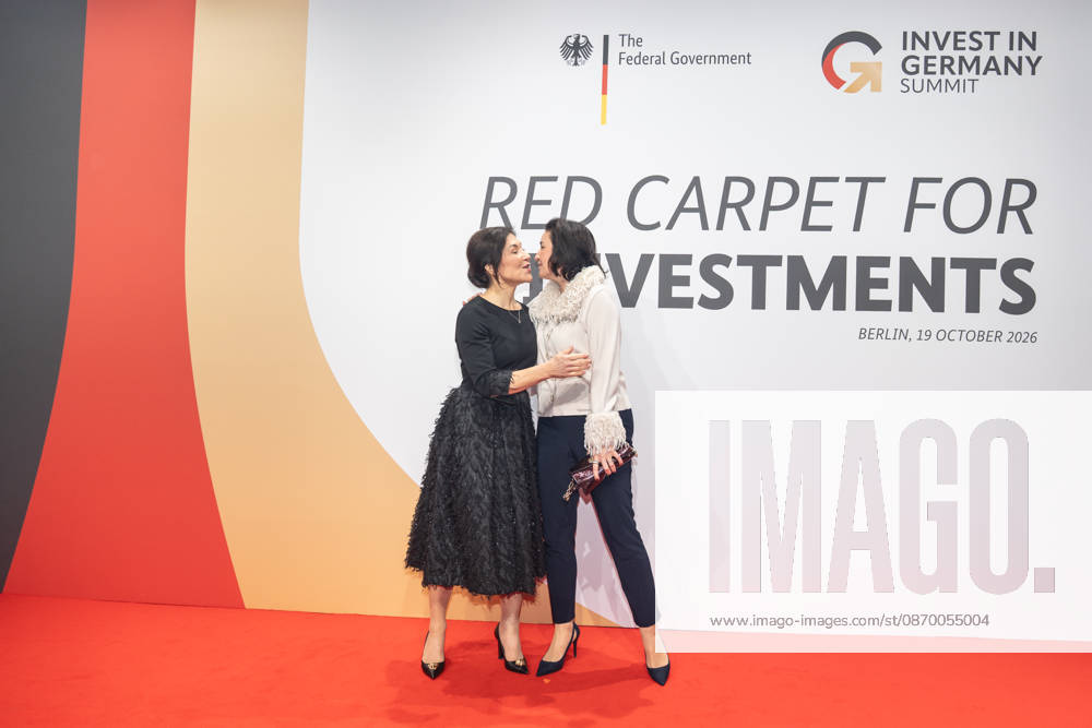 #2 Katherina Reiche, Bundesministerin für Wirtschaft und Energie, und Dorothee Bär, Bundesministerin für Forschung, Technologie und Raumfahrt (von links) auf dem roten Teppich;Invest in Germany Summit 2026 - Red Carpet for Investments - Event Location Kraftwerk Berlin, Berlin Berlin Deutschland Kraftwerk Event Location