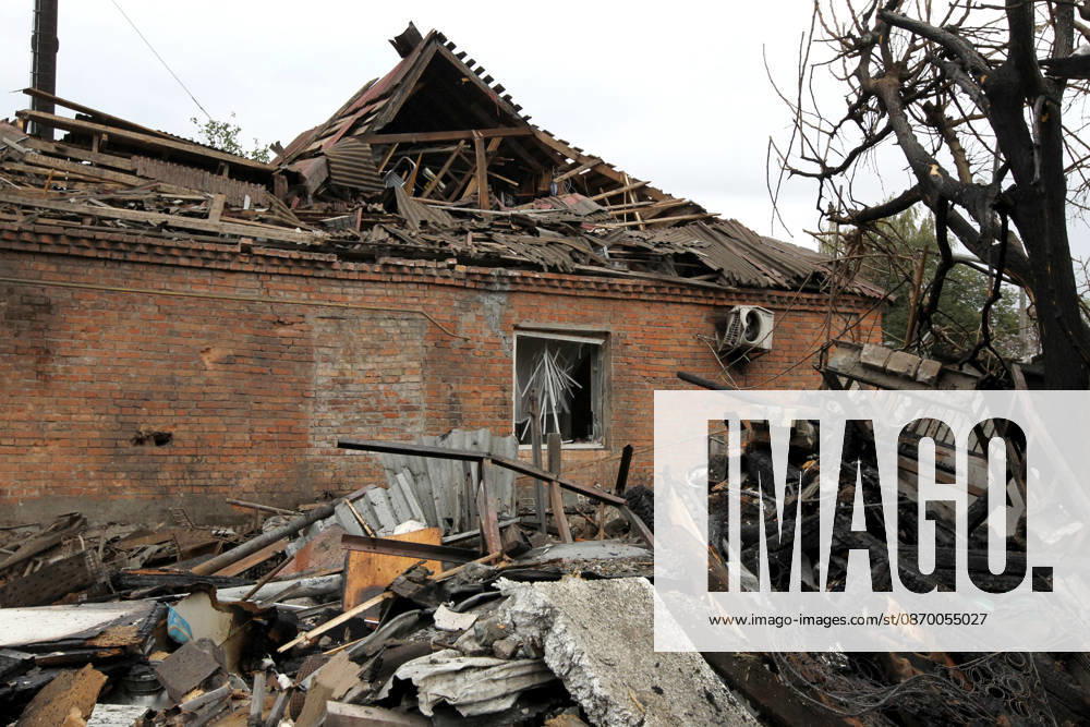 Russian troops hit Dnipro with guided bombs The premises of a house are reduced to rubble by a Russian bombardment in Dnipro, Ukraine, on October 19, 2026. On Monday morning, Russian forces launched guided aerial bombs at the eastern city, damaging private homes and infrastructure. An 84-year-old woman was hospitalised in moderate condition. Dnipro Ukraine