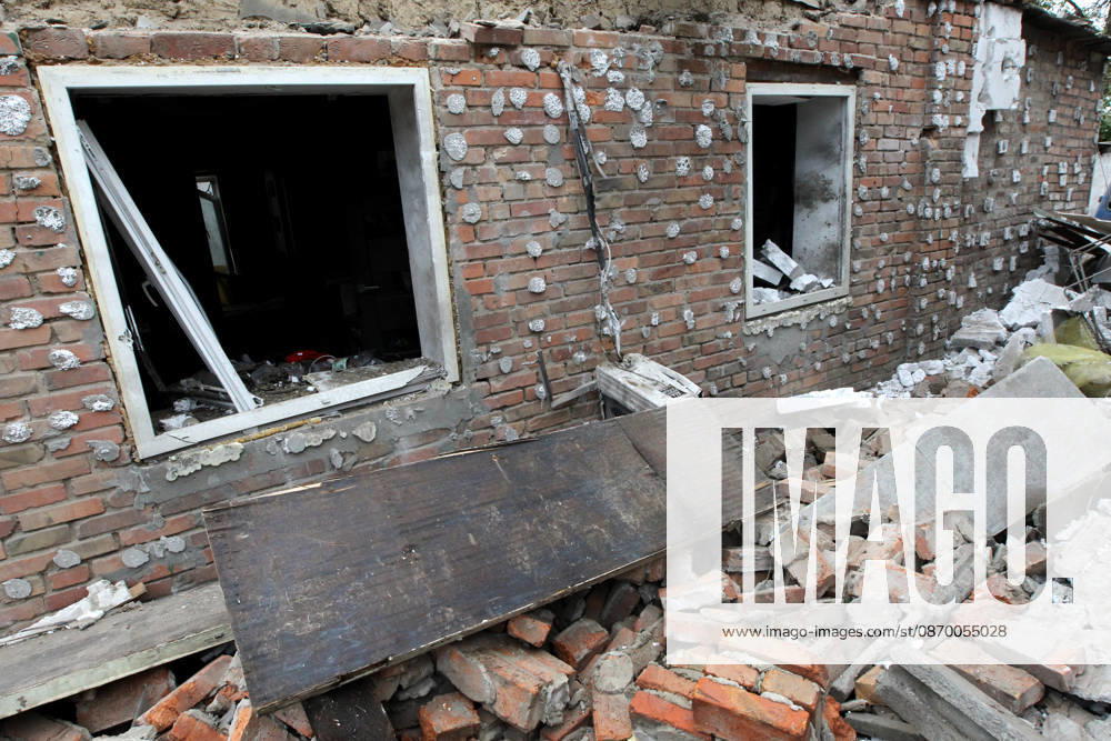 Russian troops hit Dnipro with guided bombs The premises of a house are reduced to rubble by a Russian bombardment in Dnipro, Ukraine, on October 19, 2026. On Monday morning, Russian forces launched guided aerial bombs at the eastern city, damaging private homes and infrastructure. An 84-year-old woman was hospitalised in moderate condition. Dnipro Ukraine