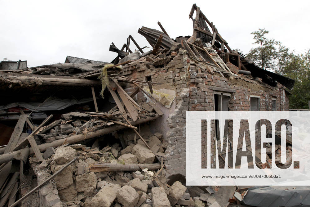Russian troops hit Dnipro with guided bombs The premises of a house are reduced to rubble by a Russian bombardment in Dnipro, Ukraine, on October 19, 2026. On Monday morning, Russian forces launched guided aerial bombs at the eastern city, damaging private homes and infrastructure. An 84-year-old woman was hospitalised in moderate condition. Dnipro Ukraine