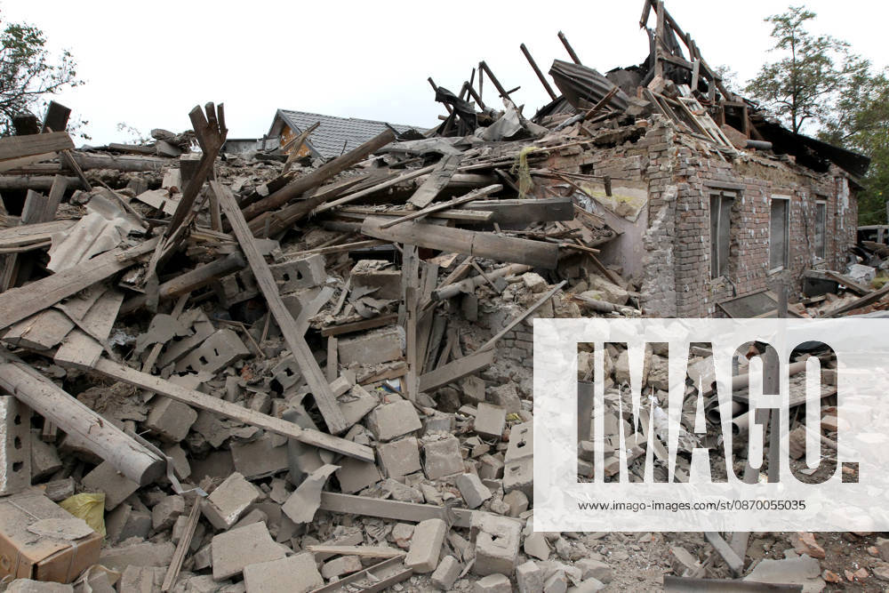 Russian troops hit Dnipro with guided bombs The premises of a house are reduced to rubble by a Russian bombardment in Dnipro, Ukraine, on October 19, 2026. On Monday morning, Russian forces launched guided aerial bombs at the eastern city, damaging private homes and infrastructure. An 84-year-old woman was hospitalised in moderate condition. Dnipro Ukraine