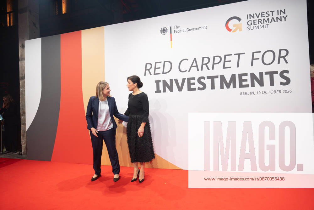Bundesbauministerin Verena Hubertz (SPD) mit Katherina Reiche, Bundesministerin für Wirtschaft und Energie (CDU) - von links;Invest in Germany Summit 2026 - Red Carpet for Investments - Event Location Kraftwerk Berlin, Berlin Berlin Deutschland Kraftwerk Event Location