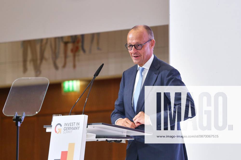 Berlin, Deutschland, 20.10.2026: ESMT: Invest in Germany Summit: Bundeskanzler Friedrich Merz (CDU) hält die Eröffnungsrede.