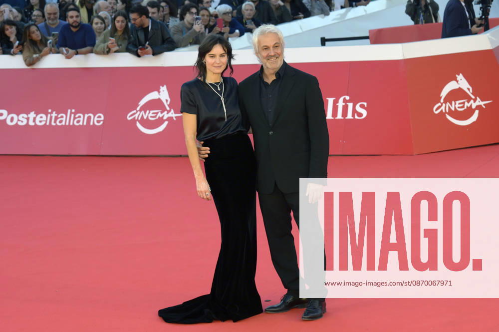Kasia Smutniak und Domenico Procacci bei der Premiere des Dokumentarfilms Mustang auf dem 21. Internationalen Filmfestival von Rom Festa del Cinema di Roma 2026 im Auditorium Parco della Musica. Rom
