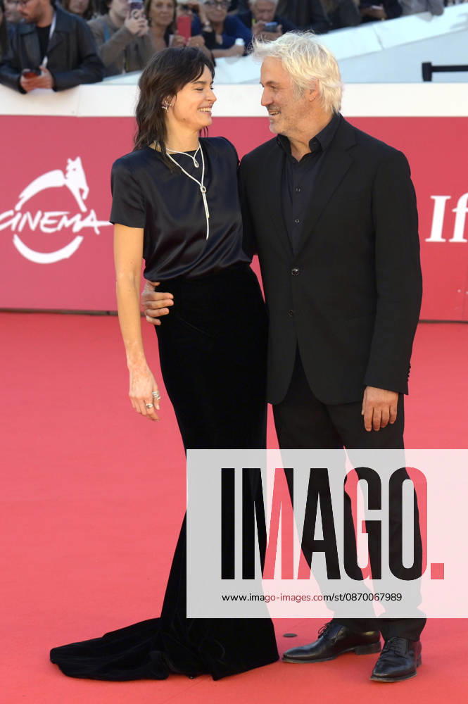 Kasia Smutniak und Domenico Procacci bei der Premiere des Dokumentarfilms Mustang auf dem 21. Internationalen Filmfestival von Rom Festa del Cinema di Roma 2026 im Auditorium Parco della Musica. Rom
