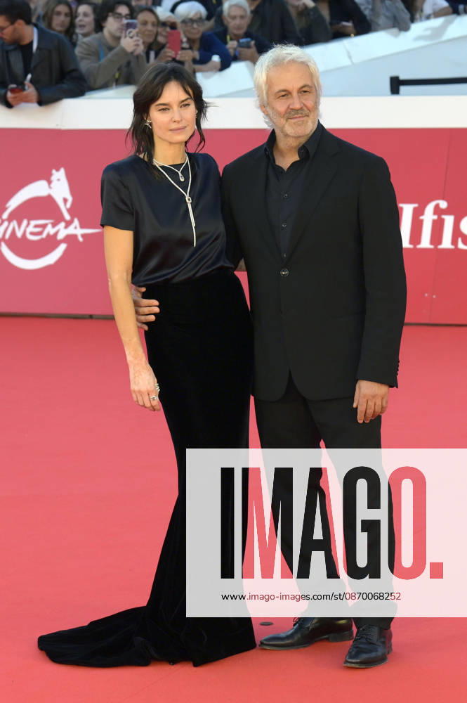 Kasia Smutniak und Domenico Procacci bei der Premiere des Dokumentarfilms Mustang auf dem 21. Internationalen Filmfestival von Rom Festa del Cinema di Roma 2026 im Auditorium Parco della Musica. Rom