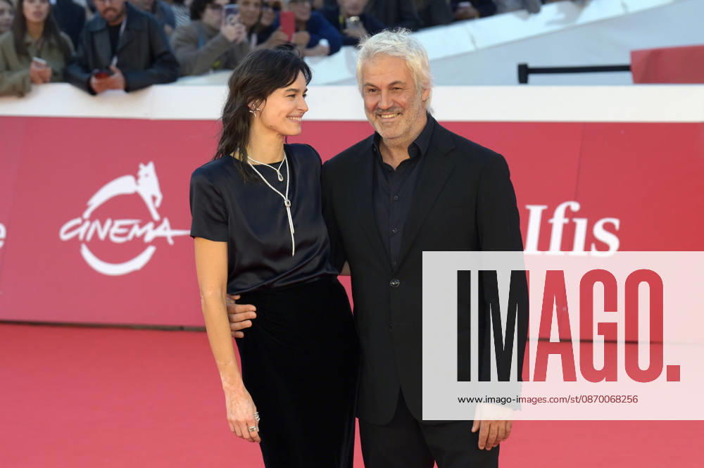 Kasia Smutniak und Domenico Procacci bei der Premiere des Dokumentarfilms Mustang auf dem 21. Internationalen Filmfestival von Rom Festa del Cinema di Roma 2026 im Auditorium Parco della Musica. Rom