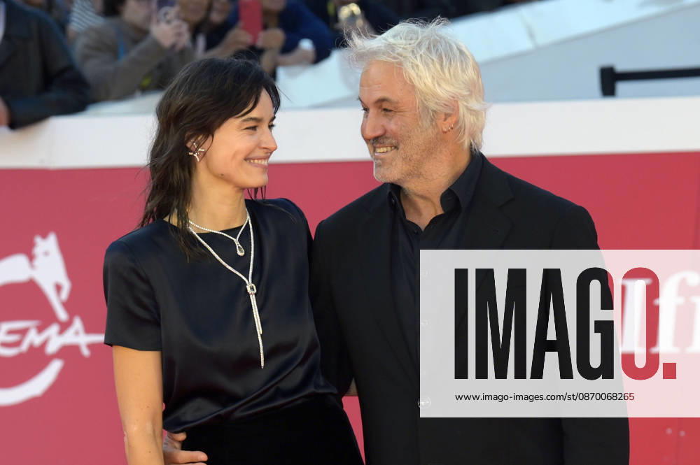 Kasia Smutniak und Domenico Procacci bei der Premiere des Dokumentarfilms Mustang auf dem 21. Internationalen Filmfestival von Rom Festa del Cinema di Roma 2026 im Auditorium Parco della Musica. Rom
