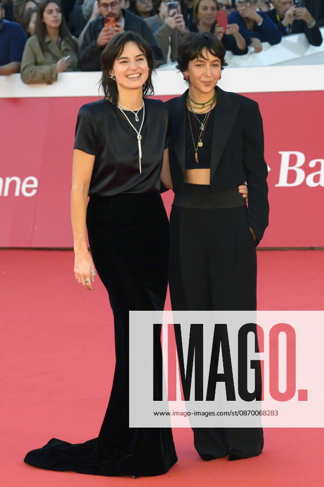 Kasia Smutniak mit Tochter Sophie Taricone bei der Premiere des Dokumentarfilms Mustang auf dem 21. Internationalen Filmfestival von Rom Festa del Cinema di Roma 2026 im Auditorium Parco della Musica. Rom