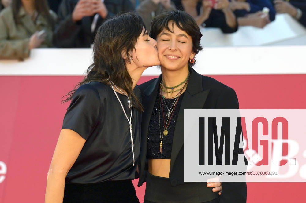 Kasia Smutniak mit Tochter Sophie Taricone bei der Premiere des Dokumentarfilms Mustang auf dem 21. Internationalen Filmfestival von Rom Festa del Cinema di Roma 2026 im Auditorium Parco della Musica. Rom