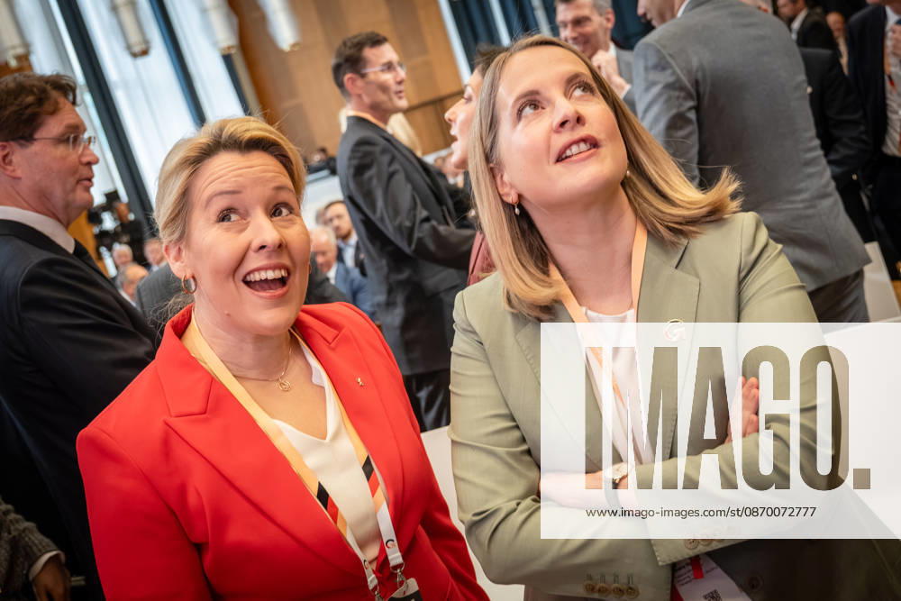 Franziska Giffey, Verena Hubertz (von links);Invest in Germany Summit 2026 in der ESMT - European School of Management and Technology Berlin, Berlin Berlin Deutschland ESMT Berlin